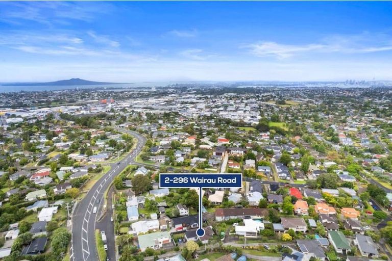 Photo of property in 2/296 Wairau Road, Glenfield, Auckland, 0629