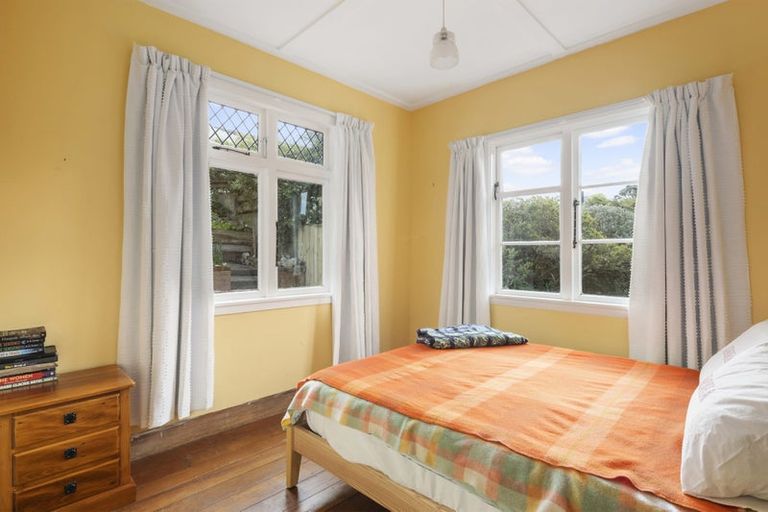 Photo of property in 4 Paisley Terrace, Karori, Wellington, 6012