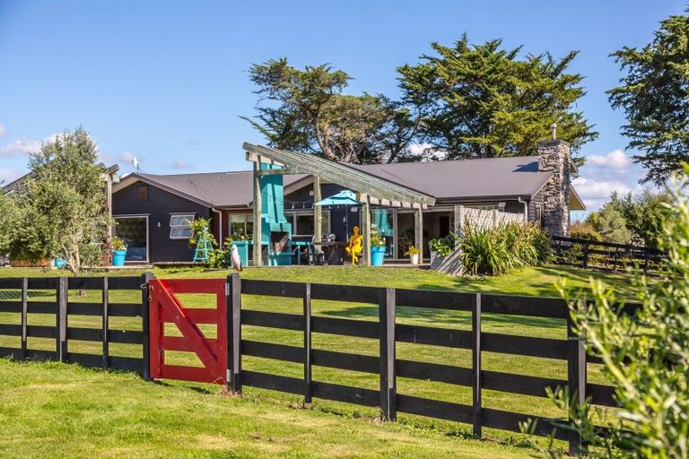 Photo of property in 1 Campbell Drive, Martinborough, 5711