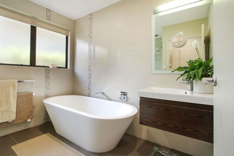 Photo of property in 25 Stella Drive, Clarks Beach, 2122