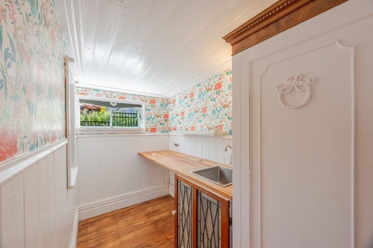 Photo of property in 42 Cameron Road, Bluff Hill, Napier, 4110