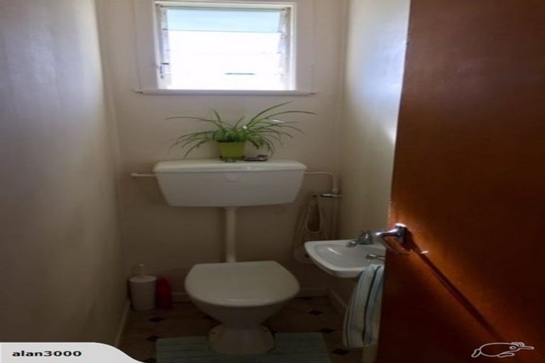Photo of property in 79 Hillcrest Avenue, Hillcrest, Auckland, 0627