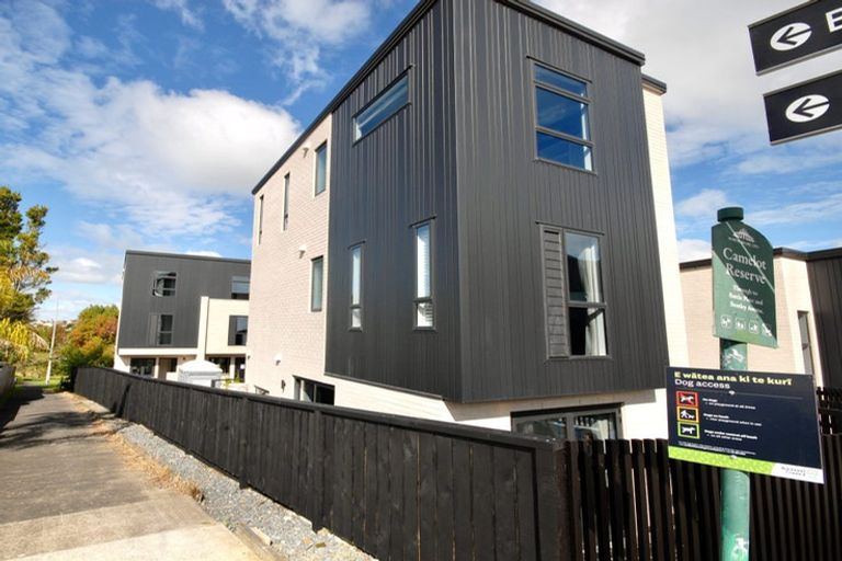 Photo of property in 41a Camelot Place, Glenfield, Auckland, 0629