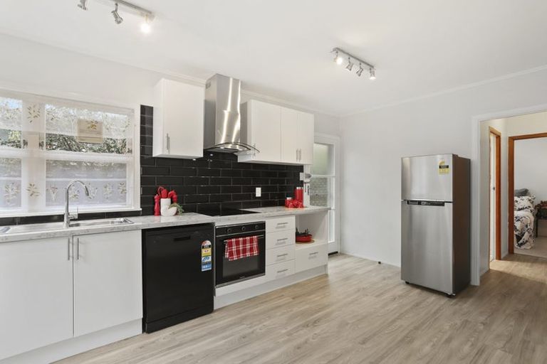 Photo of property in 1/663 Te Atatu Road, Te Atatu Peninsula, Auckland, 0610