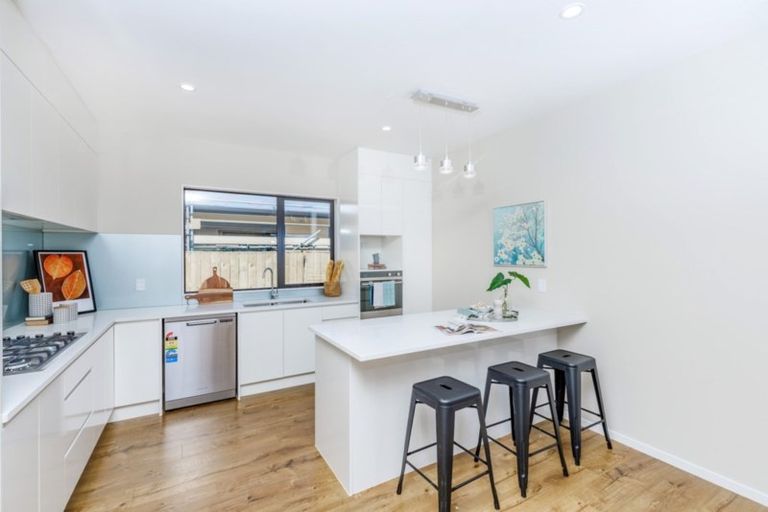 Photo of property in 4 Konoba Avenue, Kumeu, 0810