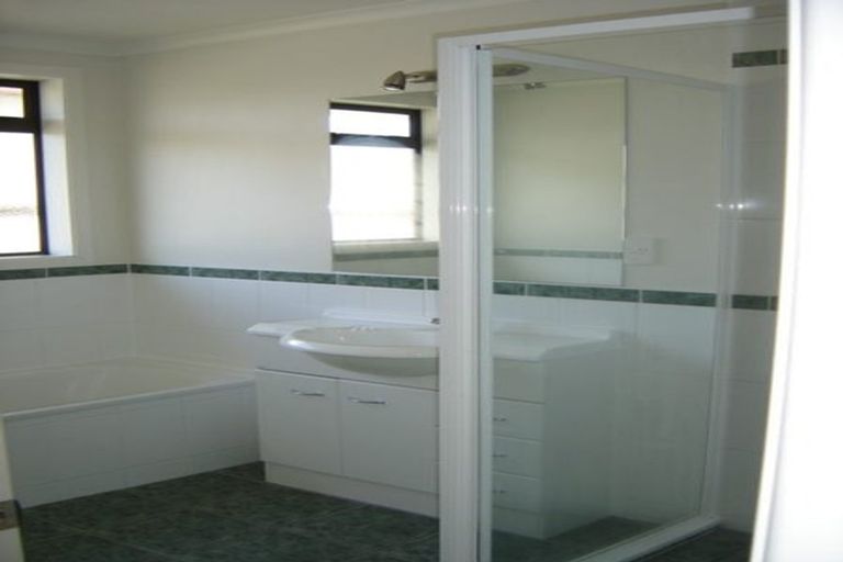 Photo of property in 15 Shankill Place, East Tamaki, Auckland, 2013