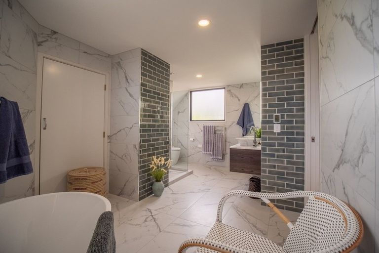 Photo of property in 1a Mission Street, Moturoa, New Plymouth, 4310