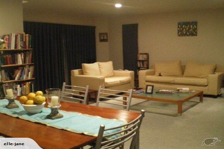 Photo of property in 1/57 Target Road, Totara Vale, Auckland, 0629