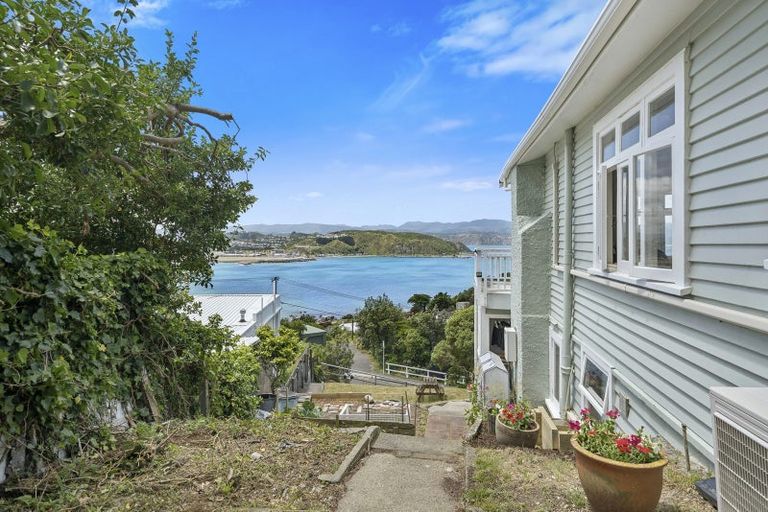 Photo of property in 49 Hungerford Road, Lyall Bay, Wellington, 6022