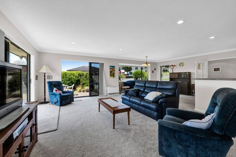 Photo of property in 6 Kellyville Heights, Merrilands, New Plymouth, 4312