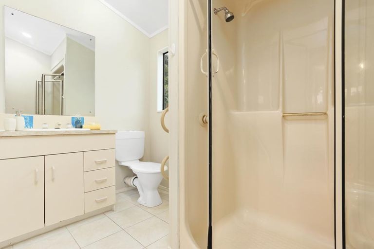 Photo of property in 174 Shaw Road, Oratia, Auckland, 0604