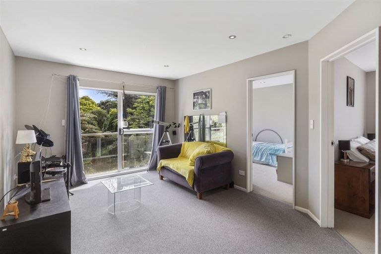 Photo of property in 21a Pavola Grove, Glenfield, Auckland, 0629