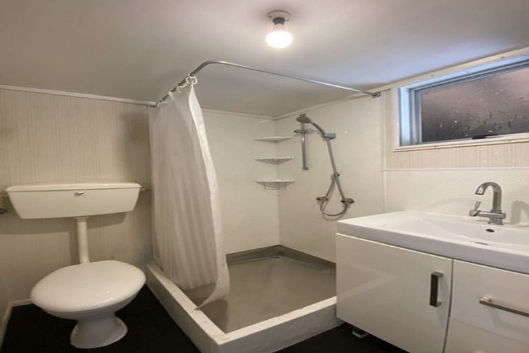 Photo of property in 22 Korotaha Terrace, Rothesay Bay, Auckland, 0630