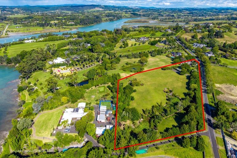 Photo of property in 247 Broomfields Road, Whitford, Howick, 2571