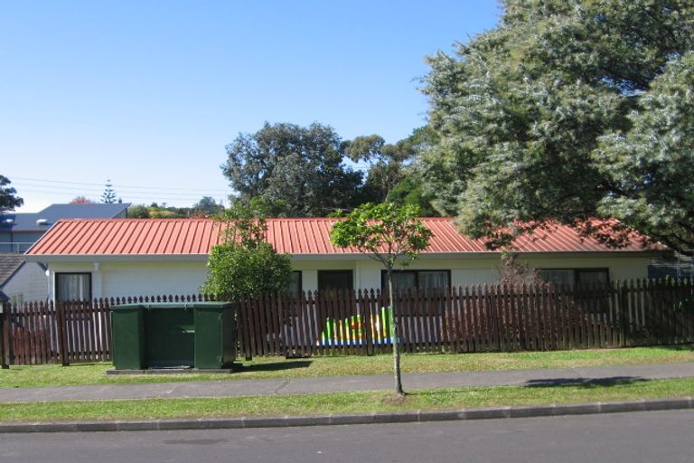 Photo of property in 13 Meadowvale Rise, Titirangi, Auckland, 0604