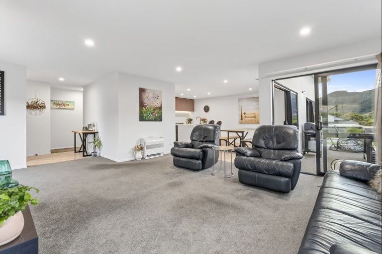 Photo of property in 5 Sarges Way, Lake Hawea, Wanaka, 9382