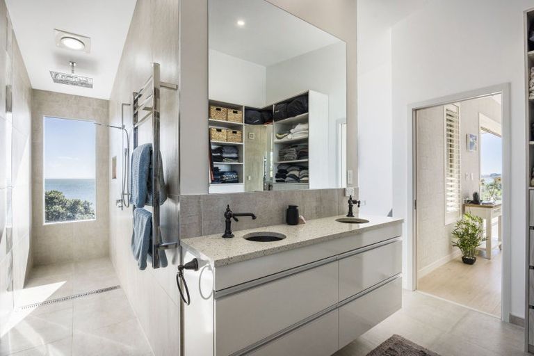 Photo of property in 16 Crispe Road, Clarks Beach, 2122