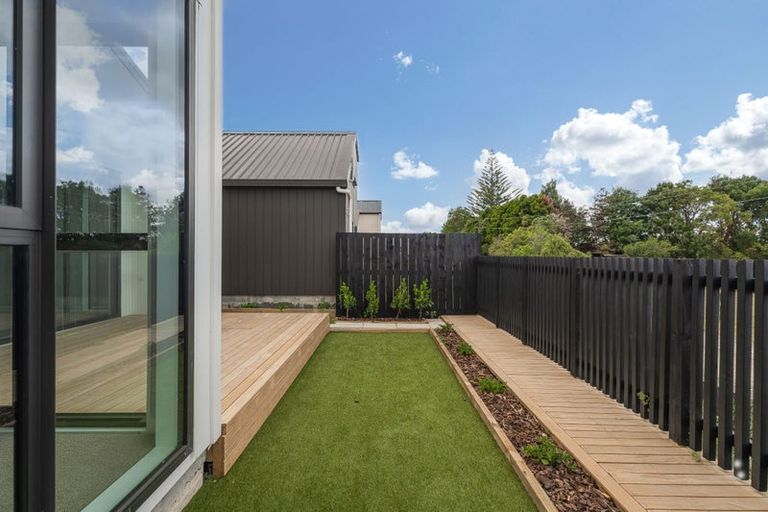 Photo of property in 22 Paretao Street, Massey, 0614