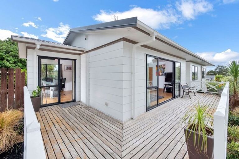 Photo of property in 50 Rhinevale Close, Henderson, Auckland, 0612