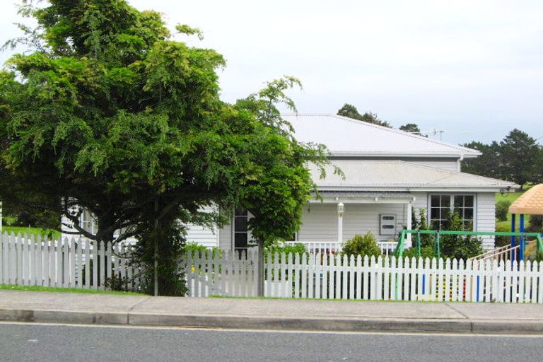 Photo of property in 3 Shakespear Road, Army Bay, Whangaparaoa, 0930