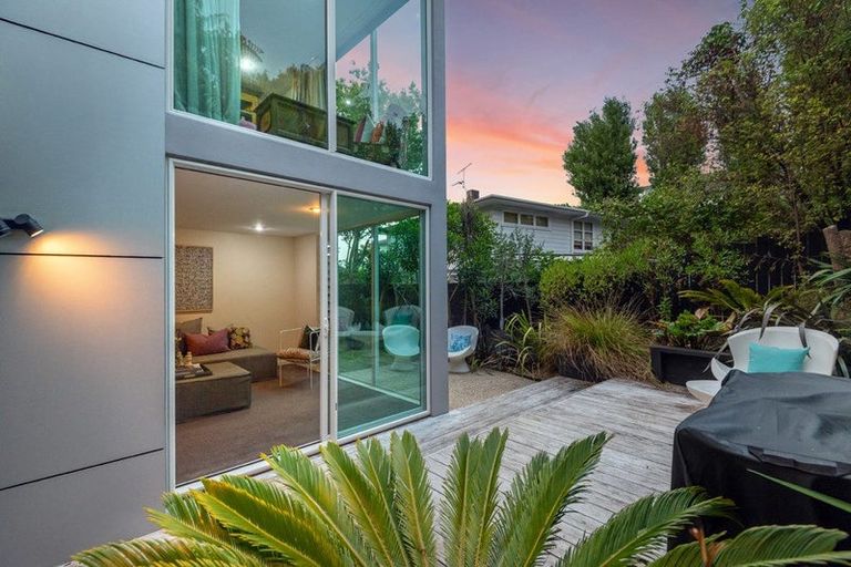 Photo of property in 42 Bayview Road, Browns Bay, Auckland, 0630