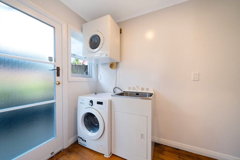 Photo of property in 68 Seabrook Avenue, New Lynn, Auckland, 0600