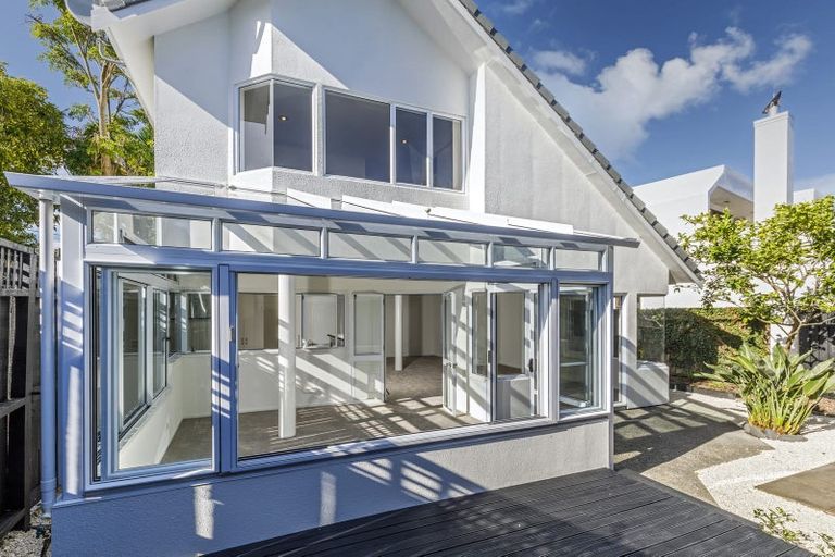 Photo of property in 2/20 Norwood Road, Bayswater, Auckland, 0622