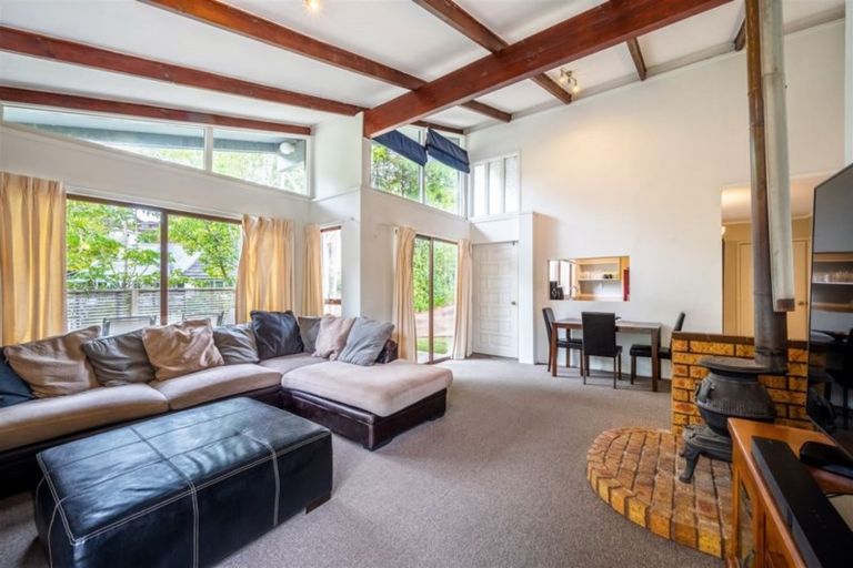 Photo of property in 2/43 Ravenwood Drive, Forrest Hill, Auckland, 0620