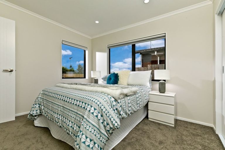 Photo of property in 4223d Great North Road, Glendene, Auckland, 0602