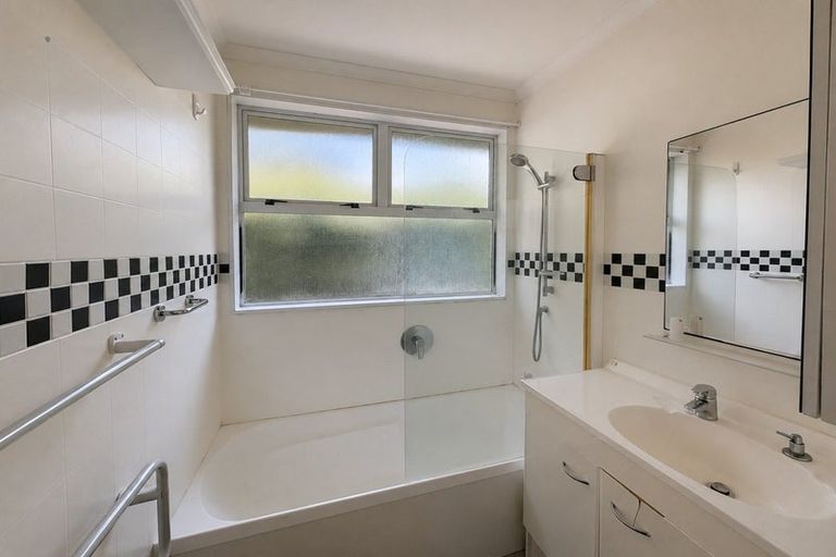 Photo of property in 6 Whakawhiti Street, Marfell, New Plymouth, 4310