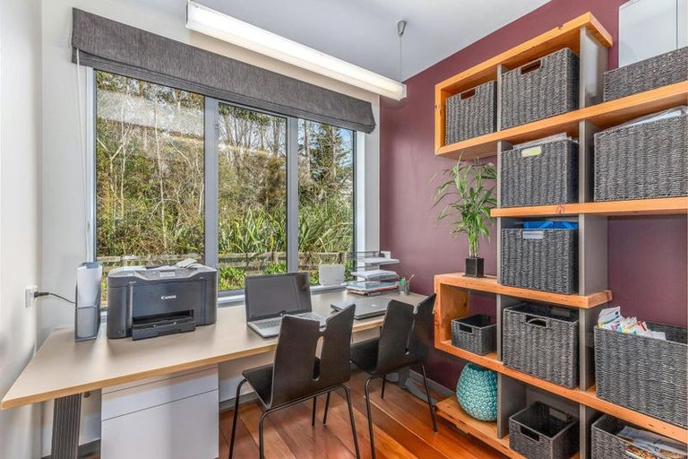 Photo of property in 21 Paekakariki Hill Road, Pauatahanui, Porirua, 5381