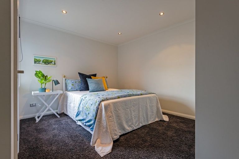 Photo of property in 4 D'urville Place, Kelvin Grove, Palmerston North, 4414