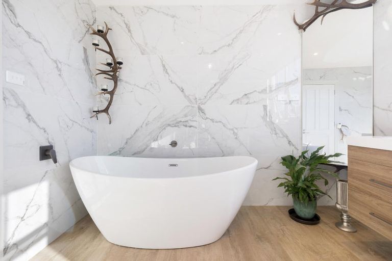 Photo of property in 15 Summit Lane, Ben Lomond, Queenstown, 9371