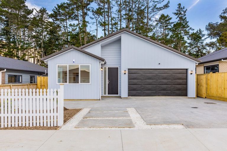 Photo of property in 28 Konoba Avenue, Kumeu, 0810