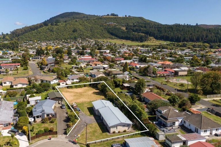 Photo of property in 8c Kouma Place, Fairy Springs, Rotorua, 3015