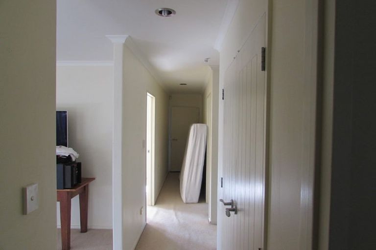 Photo of property in 60 South Kensington Way, Henderson, Auckland, 0612