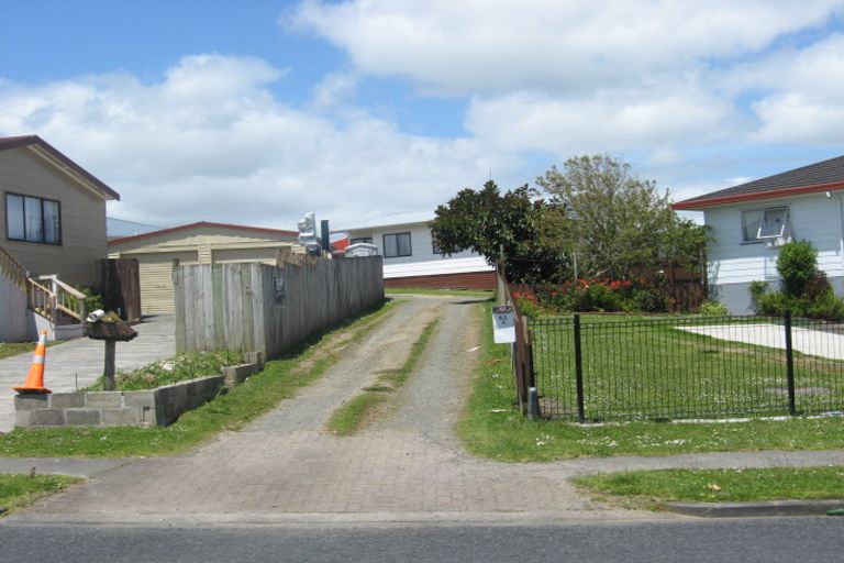 Photo of property in 2/53 Maplesden Drive, Clendon Park, Auckland, 2103