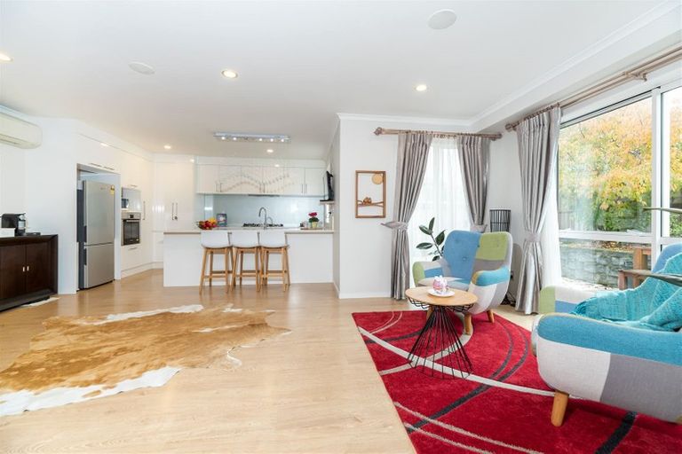 Photo of property in 19 Bordeaux Parade, Te Atatu South, Auckland, 0610