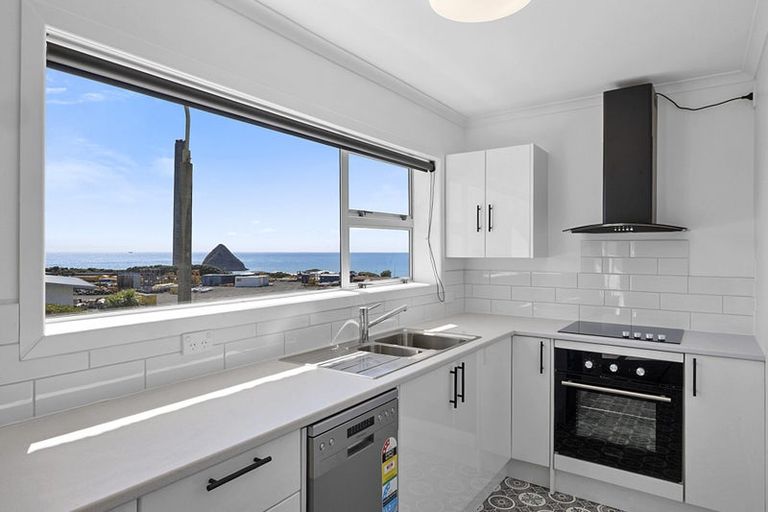 Photo of property in 27a Port View Crescent, Moturoa, New Plymouth, 4310