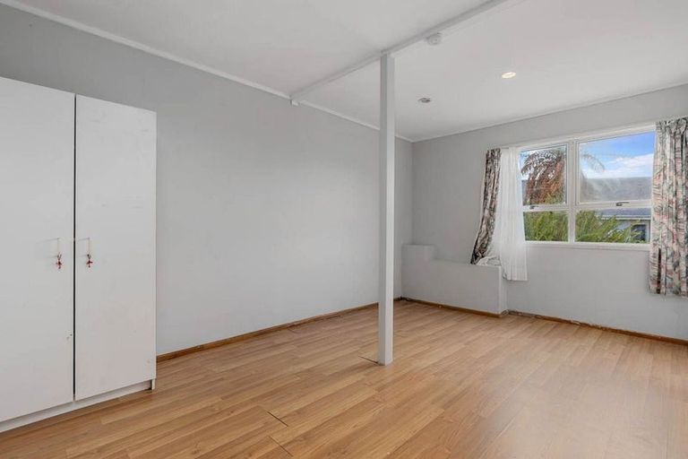Photo of property in 100 John Downs Drive, Browns Bay, Auckland, 0630