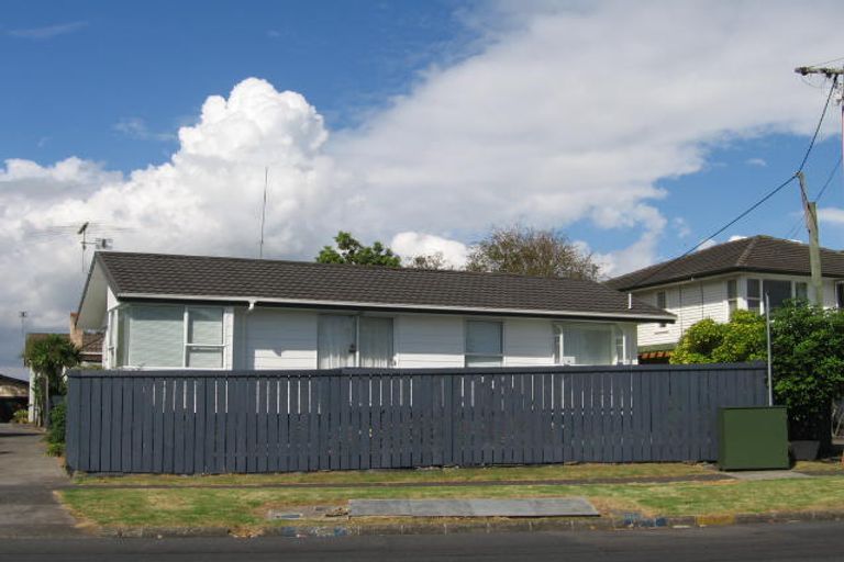 Photo of property in 134 Astley Avenue, New Lynn, Auckland, 0600