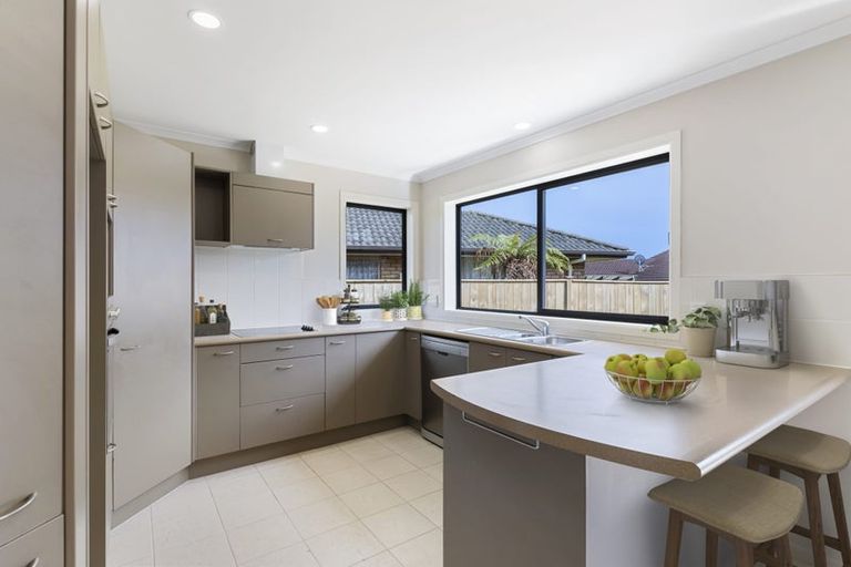 Photo of property in 12 Elwyn Close, Flat Bush, Auckland, 2016