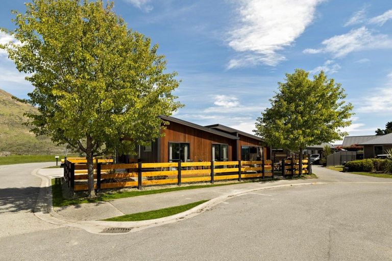 Photo of property in 2 Mulbury Way, Lower Shotover, Queenstown, 9304
