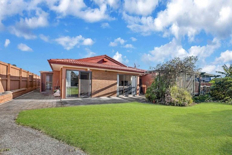 Photo of property in 25 Jillteresa Crescent, Half Moon Bay, Auckland, 2012