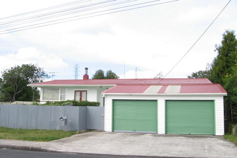 Photo of property in 1c Grainger Road, Te Atatu South, Auckland, 0610