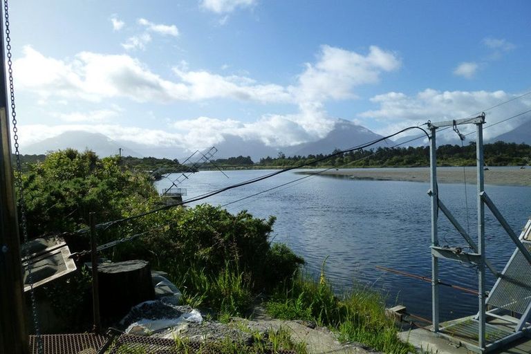 Photo of property in 46 Johnston Crescent, Haast, 7886