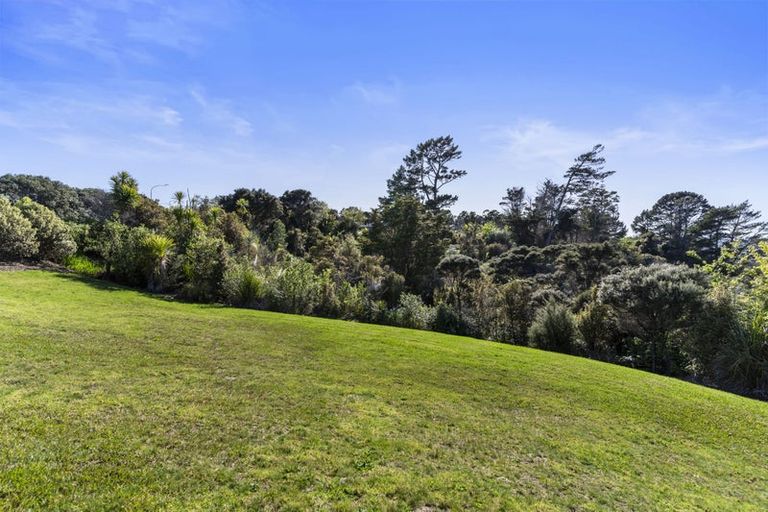 Photo of property in 1119b Whangaparaoa Road, Tindalls Beach, Whangaparaoa, 0930