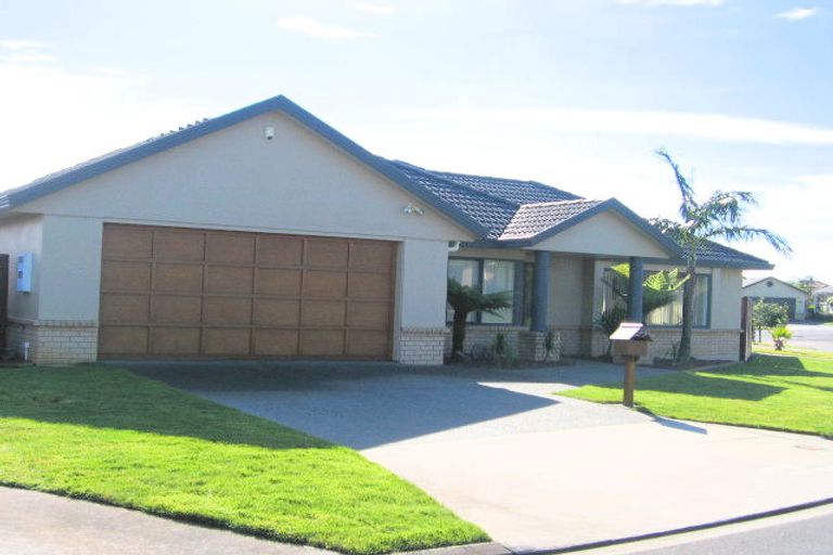 Photo of property in 3 Magilligan Close, East Tamaki Heights, Auckland, 2016