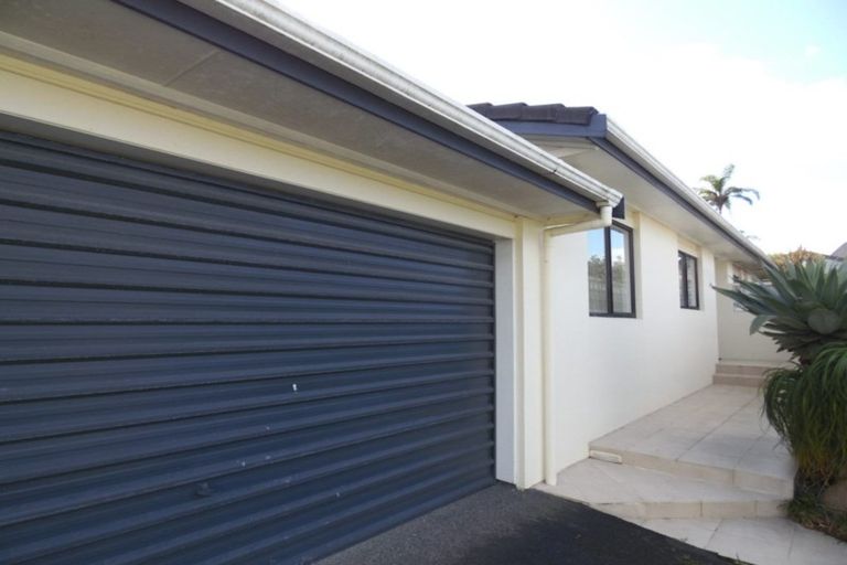 Photo of property in 2/15 Bass Street, West Harbour, Auckland, 0618