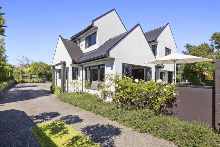 Photo of property in 7 Taylor Place, Merrilands, New Plymouth, 4312